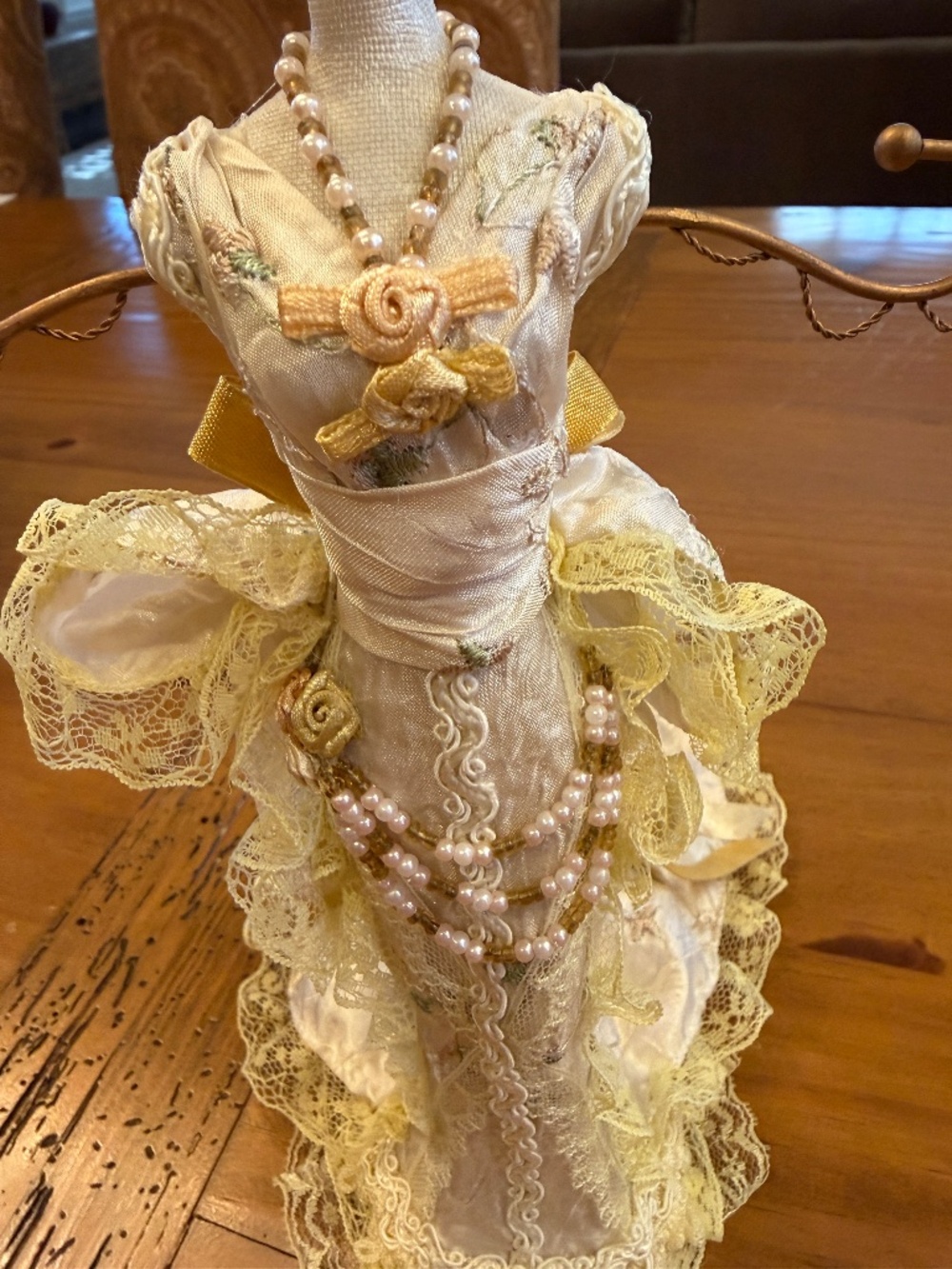 NWOT! Women's Yellow/Cream Shabby Chic Victorian Bodice Dress Necklace Holder - Picture 14 of 15